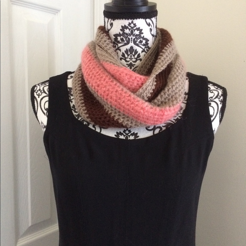 NWOT  INFINITY SCARF 2x $25